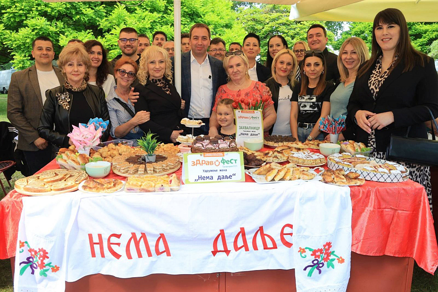 ГРАДИШКА, 11. МАЈА /СРНА/ - Предсједник Социјалистичке партије Српске /СПС/ Горан Селак посјетио је у Градишци Фестивал туризма, привреде, гастрономије и културне баштине "Здравофест", на којем су представљени народна кухиња, домаћи производи, КУД-ови и обичаји поткозарског и лијевчанског краја.