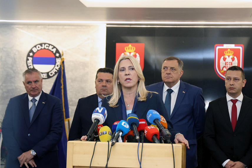 БАЊАЛУКА, 12. МАЈА /СРНА/ -Српски члан и предсједавајућа Предсједништва БиХ Жељка Цвијановић изјавила је да је поносна на Војску Републике Српске /ВРС/ и да је данашњим обиљежавањем Дана ВРС у касарни "Козара" у Бањалуци исказано поштовање према онима који су донијели слободу свима у Српској.