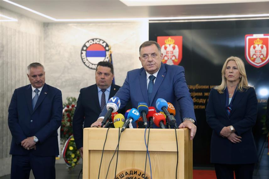 БАЊАЛУКА, 12. МАЈА /СРНА/ - Предсједник Републике Српске Милорад Додик поручио је данас у Бањалуци да је Војска Републике Српске /ВРС/ била часна и израз воље народа, којем је донијела слободу, те да је одлука о њеном укидању највећа грешка Републике Српске. /фото: Борислав Здриња/