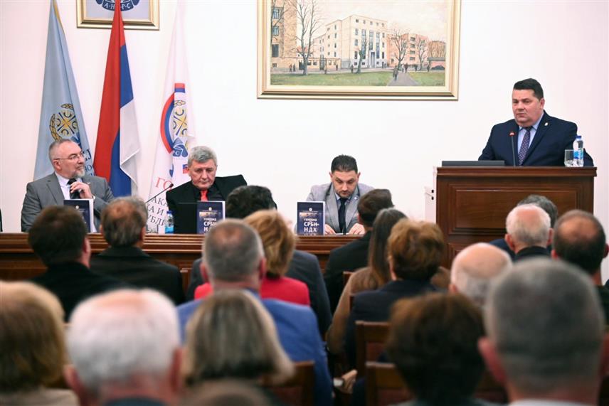 БАЊАЛУКА, 12. МАЈА /СРНА/ - Предсједник Народне скупштине Републике Српске Ненад Стевандић је вечерас у просторијама Академије наука и умјетности Српске у Бањалуци присуствовао промоцији књиге и тематској дискусији "Геноцид над Србима у НДХ – Народ који није требало да постоји".