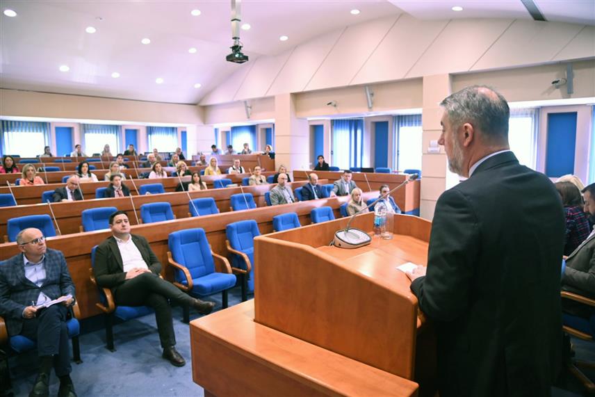 БАЊАЛУКА, 13. МАЈА /СРНА/ - Министар здравља и социјалне заштите Републике Српске Ален Шеранић рекао је да ће социјална карта имати низ бенефита јер ће бити успостављена јединствена и централизована база података о социјално-економском статусу појединца.
