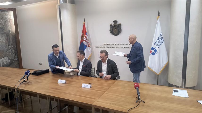 БЕОГРАД, 13. МАЈА /СРНА/ - Предсједник "Јахорина економског форума" Горан Рачић и замјеник предсједника Привредне коморе Србије Михаило Весовић потписали су данас у Београду споразум о сарадњи у организовању "Јахорина економског форума 2025".