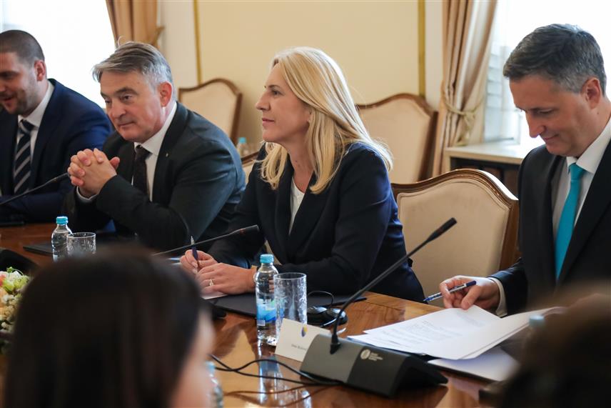 САРАЈЕВО, 13. МАЈА /СРНА/ - Српски члан и предсједавајућа Предсједништва БиХ Жељка Цвијановић и чланови Предсједништва БиХ разговарали су данас са предсједником Европског савјета Антонијем Костом.