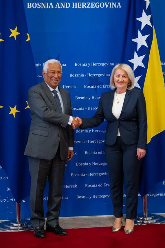 САРАЈЕВО, 13. МАЈА /СРНА/ - Предсједавајућа Савјета министара Борјана Кришто у разговару са предсједником Европског савјета Антонијом Костом истакла је важност стабилности и функционалности институција БиХ, што је кључно за напредак земље према европским интеграцијама.
