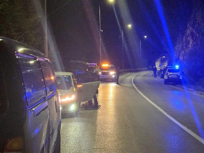 ИСТОЧНИ СТАРИ ГРАД, 13. МАЈА /СРНА/ - У кориту ријеке Миљацке испод тунела Чељиговићи на магистралном путу Пале-Сарајево пронађено је тијело непознате жене.