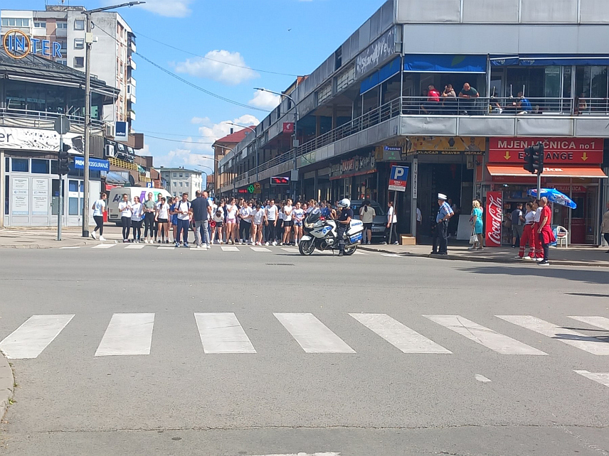 ПРИЈЕДОР, 15. МАЈА /СРНА/ - У Приједору је данас почела 64. међународна улична трка, која се одржава у оквиру прославе Дана града, 16. маја.