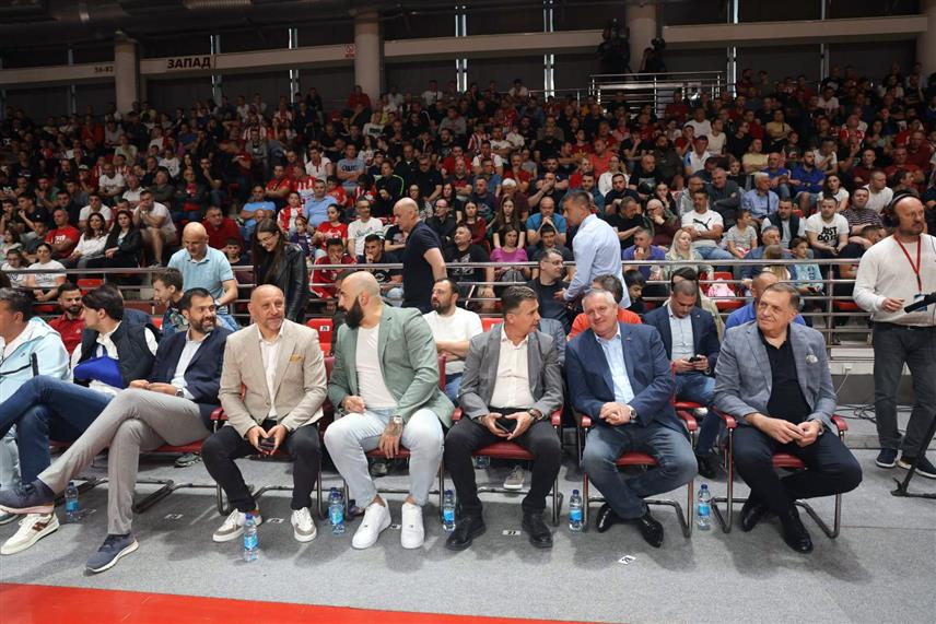 ЛАКТАШИ, 15. МАЈА /СРНА/ - Предсједник Републике Српске Милорад Додик и предсједник Владе Српске Радован Вишковић прате вечерас у Лакташима другу утакмицу четвртфиналне серије кошаркашке Аба лиге између "Игокее" и "Црвене звезде"./Фото - Борислав Здриња/