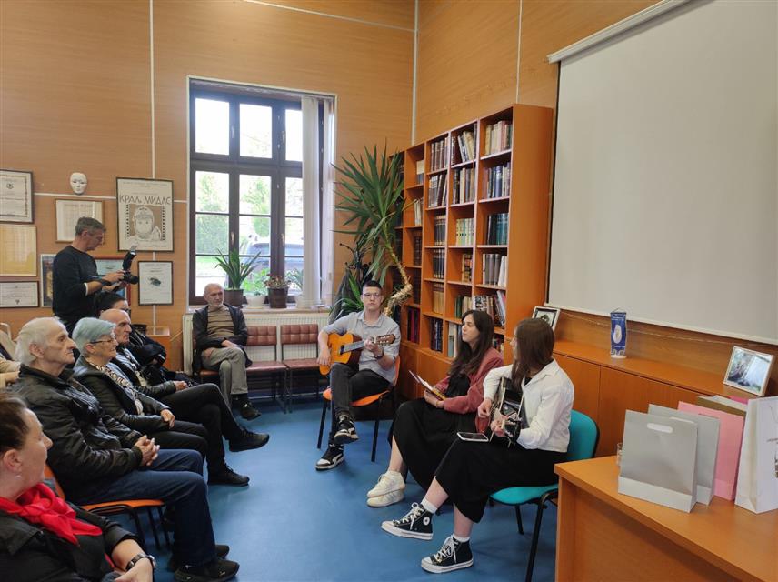 ХАН ПИЈЕСАК, 15. МАЈА /СРНА/ - Tрадиционална манифестација "Чучкови књижевни сусрети" почела је вечерас програмом "Чучково вече" и представљањем стихова пјесникиње са Сокоца Бојане Арбиња Марковић.