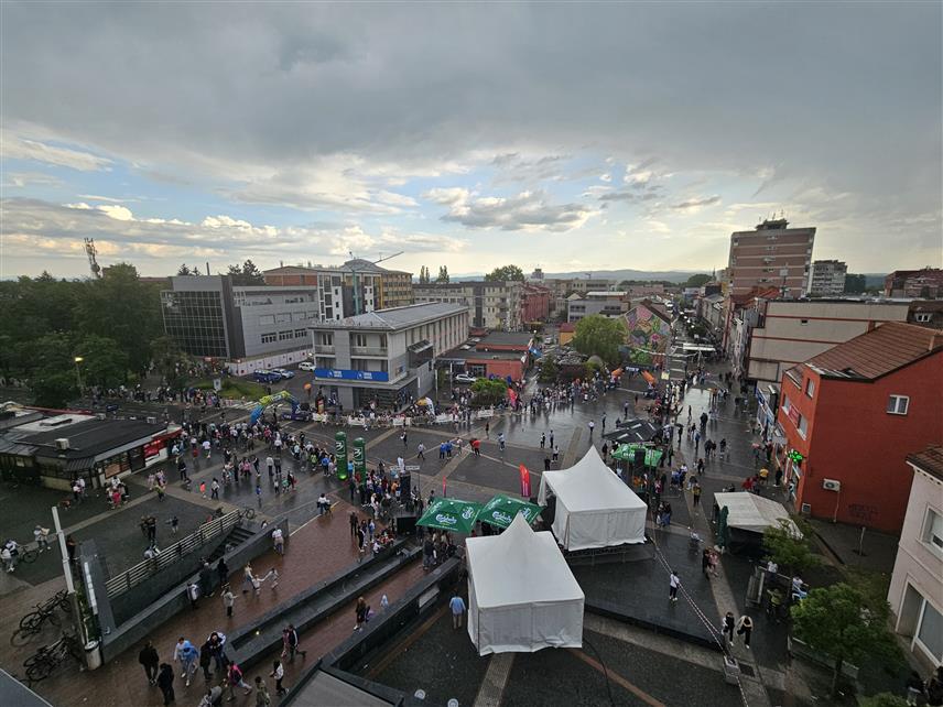 ПРИЈЕДОР, 15. МАЈА /СРНА/ - Кенијци Хилари Кипто Мајо Кимајо и Валентина Џебет Бенедек побједници су данашње 64. Међународне уличне трке у Приједору.