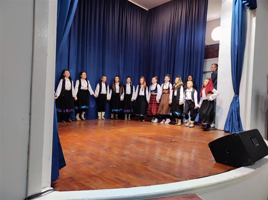 ХАН ПИЈЕСАК, 16. МАЈА /СРНА/ - У Дому културе на Хан Пијеску у оквиру манифестације 17. "Чучкови књижевни сусрети" данас је уприличен програм "Бранкова клупа" за ученике основне школе.