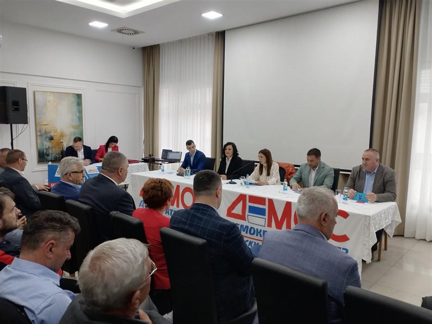 БИЈЕЉИНА, 16. МАЈ АСРНА/ - Изборна скупштина бијељинског Градског одбора ДЕМОС-а.