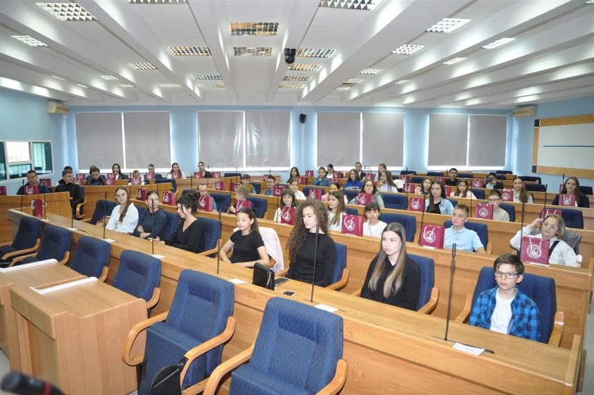 ПРИЈЕДОР, 19. МАЈА /СРНА/ - У Градској управи Приједор данас је приређен пријем за ученике Музичке школе "Саво Балабан" који су освојили бројне награде на овогодишњем Републичком такмичењу свих 11 музичких школа из Српске.