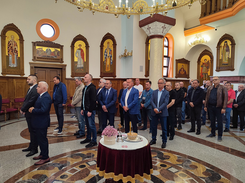 ГРАДИШКА, 1. МАЈА /СРНА/ - У Храму Покрова Пресвете Богородице у Градишци јутрос је служен парастос за српске цивиле и војнике убијене у Западној Славонији у оквиру обиљежавања 30 година од погрома Срба у злочиначкој акцији хрватске војске "Бљесак".