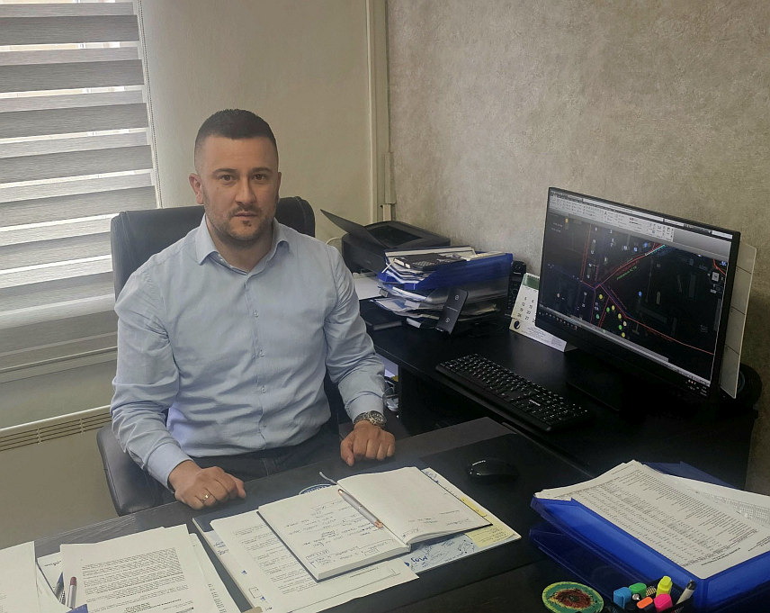 ТРЕБИЊЕ, 20. МАЈА /СРНА/ - Предузеће "Водовод" у Tребињу реализује више пројеката у сарадњи са Градском управом или самостално, квалитет воде и водоснабдијевање је на високом нивоу, са повременим краткотрајним прекидима због санације кварова, изјавио је Срни вршилац дужности директора овог предузећа Ђорђе Миљановић.	
