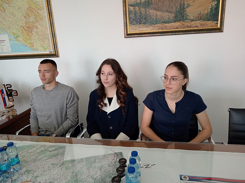 СОКОЛАЦ, 20. МАЈА /СРНА/ - Начелник општине Соколац Страхиња Башевић организовао је данас пријем за три најуспјешнија ученика завршних разреда генерације 2024/2025. и истакао да су ови млади људи свој одличан успјех у школи употпунили и добрим резултатима у спорту.