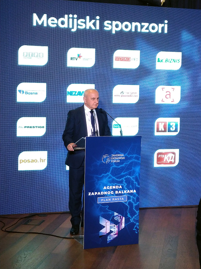 ЈАХОРИНА, 20. МАЈА /СРНА/ - Министар енергетике и рударстава Републике Српске Петар Ђокић у обраћању присутнима на панелу "Нови приступ, изазови и трендови у сектору енергетике" на "Јахорина економском форуму".