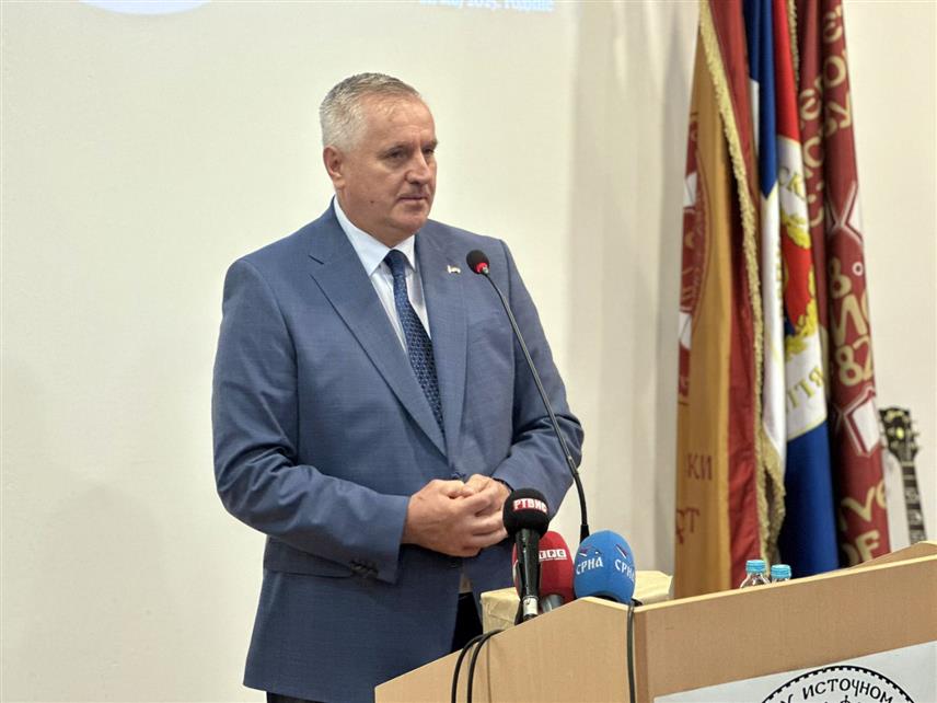 ПАЛЕ, 21. МАЈА /СРНА/ - Премијер Републике Српске Радован Вишковић у обраћању на свечној академији поводом Дана и крсне славе Филозофског факултета Универзитета у Источном Сарајеву - Светог Јована Богослова.