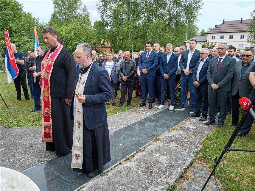СОКОЛАЦ, 21. МАЈА /СРНА/ - На Сокоцу су обиљежене 33 године од оснивања Романијских бригада, Прве пјешадијске и Друге моторизоване, кроз које је током рата прошло око 15.000 бораца, а на бранику отаџбине животе положило 565 бораца, на ратиштима широм Српске, за слободу српског народа.