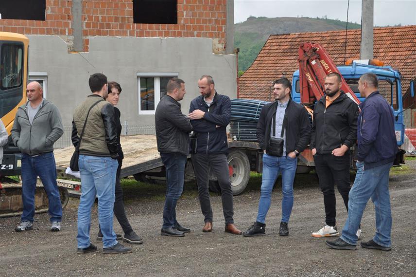 ПРИЈЕДОР, 21. МАЈА /СРНА/ - У приједорском насељу Велико Паланчиште почели су радови на проширењу водоводне мреже у дијелу насеља Црна Долина.