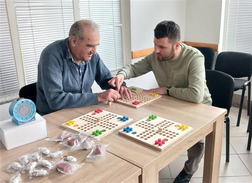 ИСТОЧНО САРАЈЕВО, 21. МАЈА /СРНА/ - Градска организација слијепих и слабовидих Источно Сарајево организовала је данас презентацију и уручење тифлотехничких помагала за слијепа и слабовида лица, у вриједности 3.600 КМ.