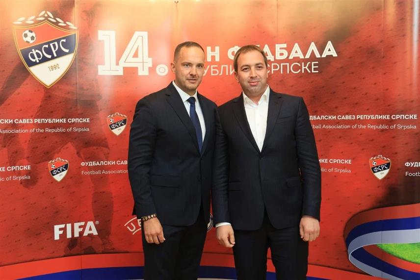 БАЊАЛУКА, 21. МАЈА /СРНА/ - Предсједник СПС-а Горан Селак је данас у Бањалуци присуствовао манифестацији "Дан фудбала Републике Српске".