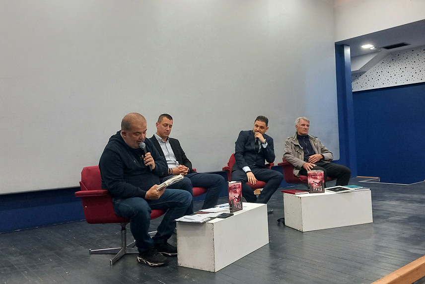 ТРЕБИЊЕ, 21. МАЈА /СРНА/ - У Tребињу је вечерас промовисана књига "Ко ружан сан, задњи пут погледајте град" историчара Предраг Лозе која говори о злодјелима почињеним над српским народом на подручју Херцеговине, те у логорима у Хрватској.