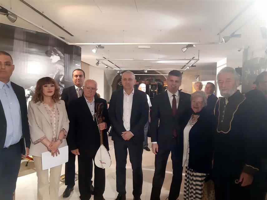 БЕОГРАД, 23. МАЈА /СРНА/ - у Београду је свечано отворена изложба посвећена легендарном херцеговачком харамбаши Пери Тунгузу "Од Невесињске пушке до Солунског фронта", поводом обиљежавања великог јубилеја - 150 година од избијања историјског устанка српског народа у Херцеговини против османске власти.