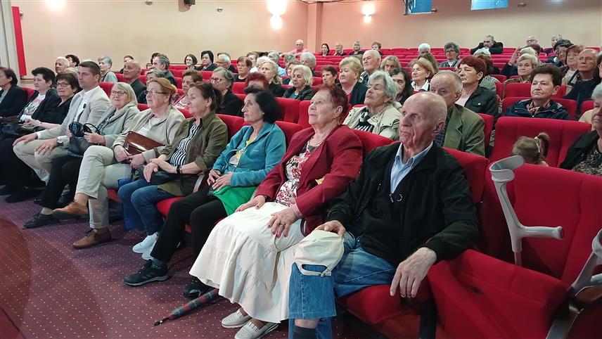 ИСТОЧНО НОВО САРАЈЕВО, 23. МАЈА /СРНА/ - Начелник општине Источно Ново Сарајево Јован Катић потписао је уговоре о додјели бањско-климатског лијечења за 118 пензионера са подручја ове локалне заједнице.