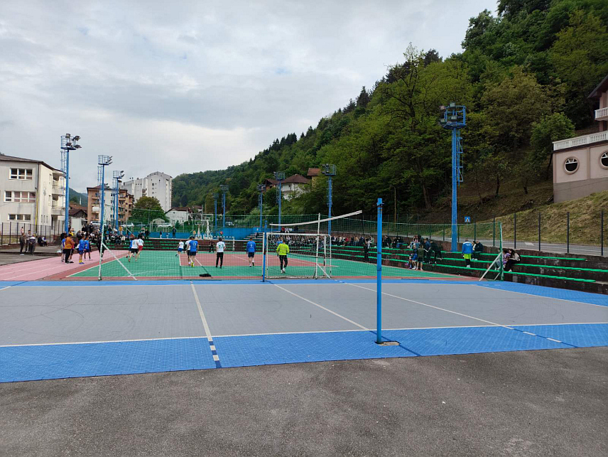 СРЕБРЕНИЦА, 23. МАЈА /СРНА/ - Традиционална културно-спортска манифестација "Дани Сребренице" настављена је данас ђачким такмичењима у више спортских дисциплина на игралишту Основне школе "Коста Тодоровић" у Скеланима.