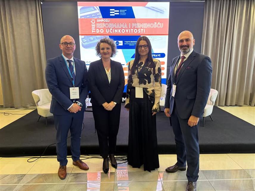 САРАЈЕВО/МОСТАР, 23. МАЈА /СРНА/ - Гувернер Централне банке БиХ Јасмина Селимовић на симпозијуму "Реформама и писменошћу до ефикасности" у Мостару.