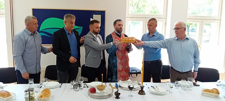 УГЉЕВИК, 24. МАЈА /СРНА/ - Центар за културу "Филип Вишњић" у Угљевику прославио је крсну славу Светог Ћирила и Методија.	