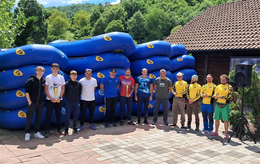 БАЊАЛУКА, 25. МАЈА /СРНА/ - Прва посада бањалучког Дајак клуба тријумфовала је у генералном поретку Еврокуп такмичења "Меморијал Бранка Штулић", које је овог викенда одржано на ријеци Врбас.