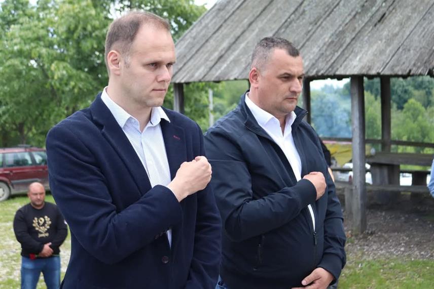 МОДРИЧА, 25. МАЈА /СРНА/ - Сјећање на погинуле борце мора остати трајна обавеза свих будућих генерација, поручено је данас са Липе на Вучијаку гдје је завршена дводневна манифестација "Дани Вучијачке бригаде" одржана поводом 33 година од њеног оснивања и одбране овог краја.	