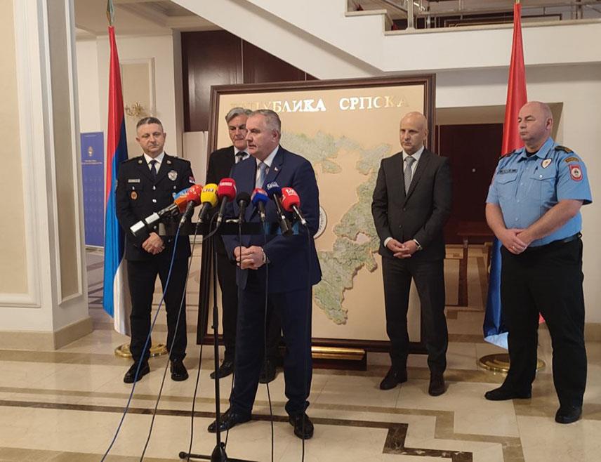 БАЊАЛУКА, 26. МАЈА /СРНА/ - Предсједник Владе Републике Српске Радован Вишковић након отварања округлог стола "Безбједност саобраћаја на путевима Републике Српске – стање, изазови и одговори" у Бањалуци.
