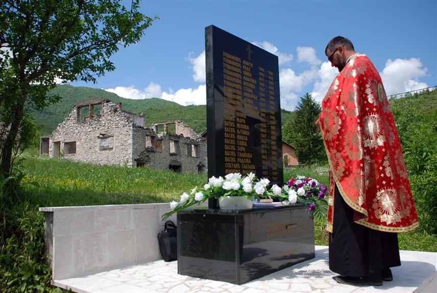 ТРНОВО, 26. МАЈА /СРНА/ - У уторак, 3. јуна, навршавају се 33 године од стравичног злочина припадника такозване Армије БиХ који су убили и масакрирали 24 српска цивила у селу Ледићи, међу којима је страдало и дијете од 18 мјесеци Милун Тешановић, а да при томе нико од злочинаца није кривично одговарао.