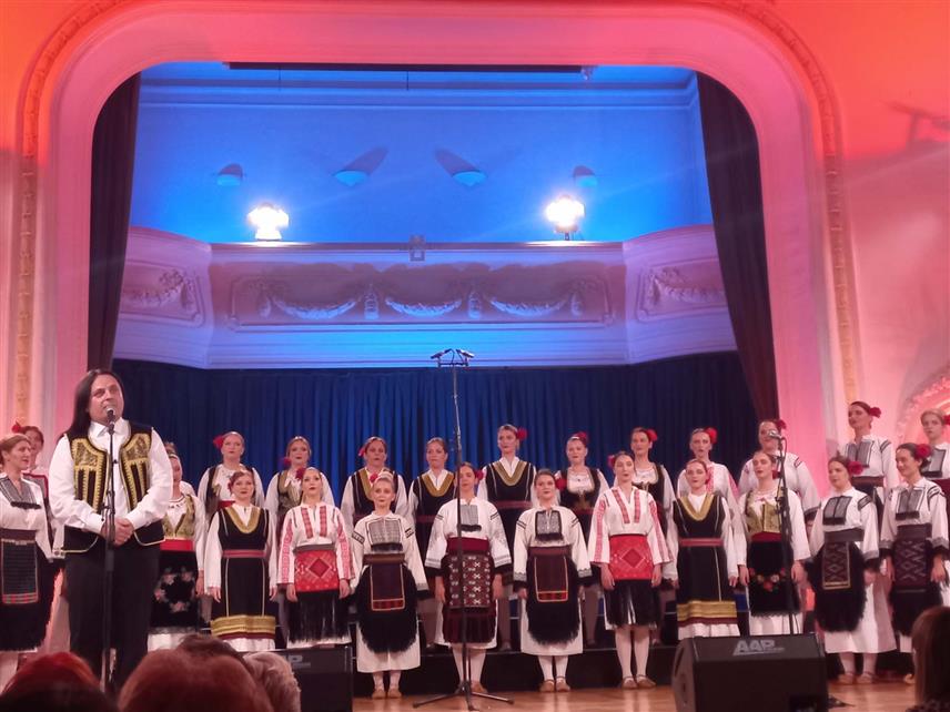 БАЊАЛУКА, 27. МАЈА /СРНА/ - Женски камерни хор "Бањалучанке" наступио је у препуној концертној сали Културног центра Бански двор у Бањалуци.