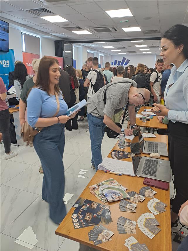 БАЊАЛУКА, 27. МАЈА /СРНА/ - Сајам запошљавања који је организован у просторијама Привредне коморе Републике Српске у Бањалуци.