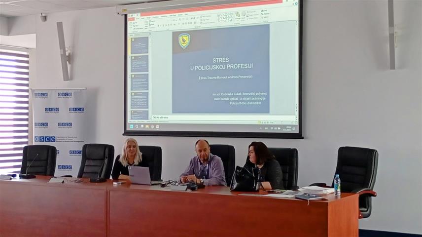 БРЧКО, 27. МАЈА /СРНА/ – Полиција Брчко дистрикта и Мисија ОЕБС-а у БиХ организовали су данас цјелодневну радионицу под називом "Управљање стресом припадника полиције".