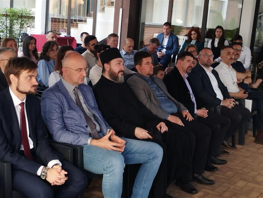 БАЊАЛУКА, 28.МАЈА /СРНА/ - На бањалучком Правном факултету одржано је "Бесједничко вече", посвећено сјећању на жртве логора Јасеновац и страдању Срба у 20. вијеку, којем је присуствовао вршилац дужности директора Републичког центра за истраживање рата, ратних злочина и тражење несталих лица Виктор Нуждић.