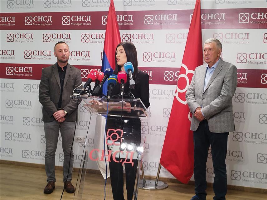 БАЊАЛУКА, 29. МАЈА /СРНА/ - Шеф Клуба СНСД-а у Представничком дому Парламентарне скупштине БиХ Сања Вулић на конференцији за новинаре у Бањалуци