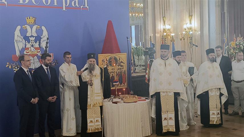 БЕОГРАД, 29. МАЈА /СРНА/ - Ломљењем славског колача у сједишту београдске Градске управе обиљежен је Спасовдан, крсна слава пријестонице Србије.