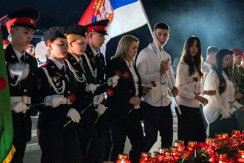 КРАСНОДОР, 2. МАЈА /СРНА/ - Ученици Средњошколског центра „Источна Илиџа“ боравили су у вишедневној посјети Краснодару у Руској Федерацији, гдје су учествовали на Сверуском патриотском форуму, чија улога је очување сјећања на Велики рат и побједе руских хероја над фашизмом.
