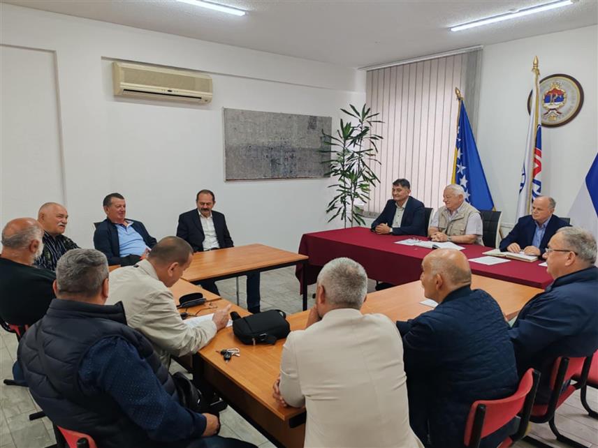 НОВИ ГРАД, 30. МАЈА /СРНА/ - У Новом Граду данас је одржана Скупштина Општинског одбора СУБНОР-а, разматран је извјештај о раду у прошлој и план рада у овој години.