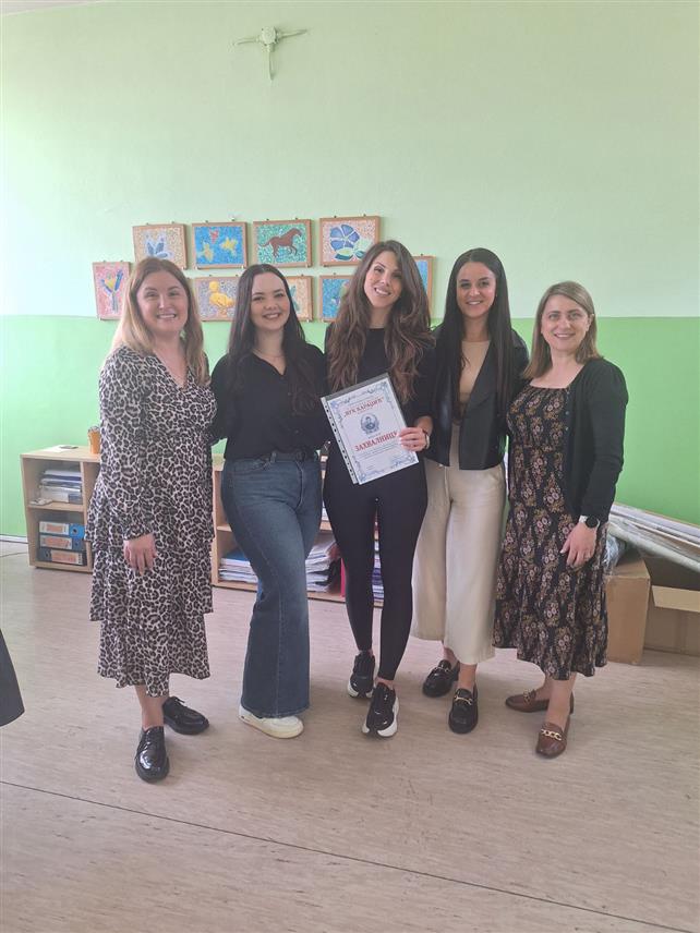 ВИШЕГРАД, 30. МАЈА /СРНА/ - Представници Добротворне организације за дјецу Балкана, са сједиштем у Чикагу, уручили су данас Основној школи "Вук Караџић" у Вишеграду вриједну донацију у виду наставних средстава и дидактичке опреме.