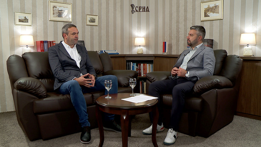 БАЊАЛУКА, 31. МАЈА /СРНА/ - Вршилац дужности директора Јавне установе "Меморијални центар Републике Српске" Денис Бојић током гостовања у подкасту Срне.