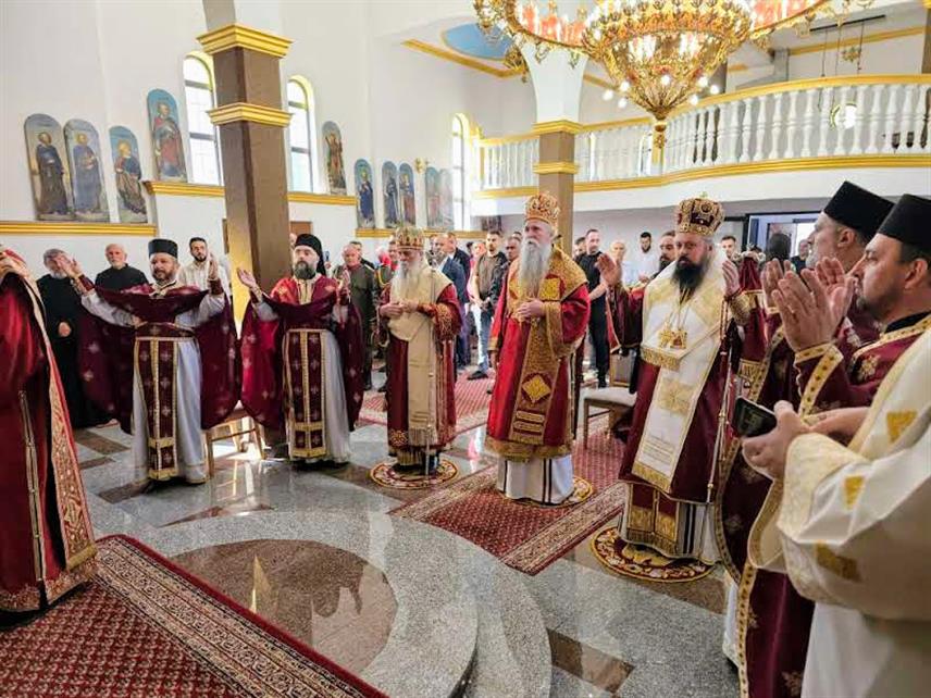 СРБАЦ, 3. МАЈА /СРНА/ - Његово високопреосвештенство митрополит црногорско-приморски Јоаникије служио је у Цркви Преображења Господњег у Разбоју код Српца, гдје је, према свједочењу преживјелих, посљедњу литургију служио Свети свештеномученик Јоаникије црногорски, прије свога и страдања свештеника, народа и припадника Југословенске војске у отаџбини прије 80 година.	