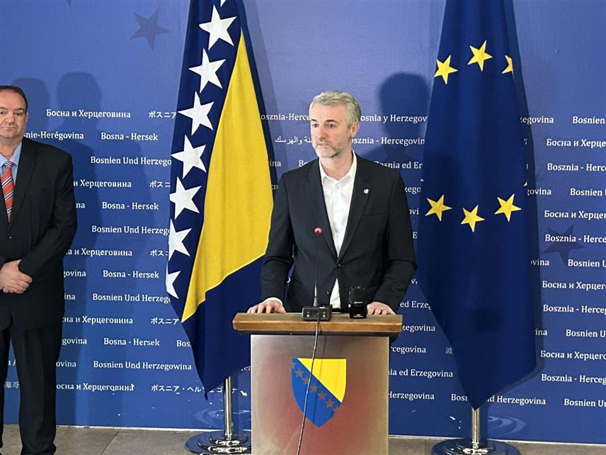 САРАЈЕВО, 5. МАЈА /СРНА/ - Министар транспорта и комуникација у Савјету министара Един Форто рекао је данас да постоји опасност да се крајем ове или почетком наредне године ограничи боравак возачима из БиХ у земљама ЕУ због нових софтверских рјешења која ће се почети примјењивати на границама са земљама ЕУ.