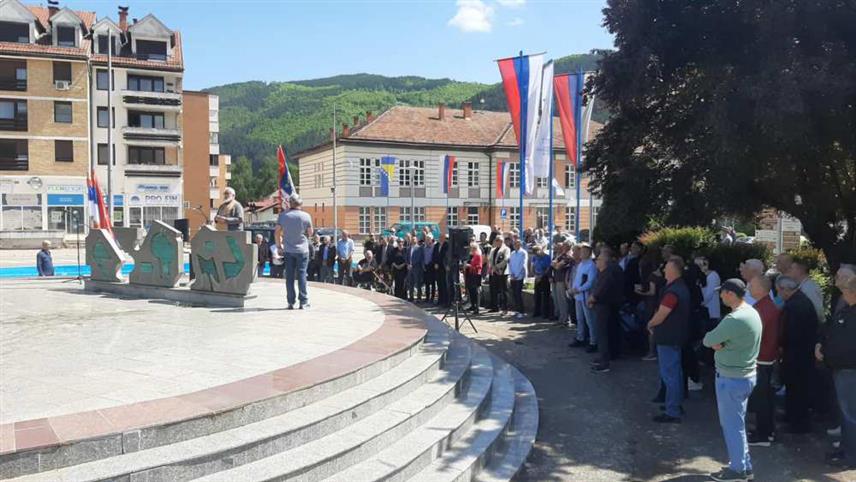 ФОЧА, 5. МАЈА /СРНА/ - Код централног споменика погинулим борцима Војске Републике Српске у Фочи су данас обиљежене 33 године од оснивања Самосталног одреда "Драган Николић", једне од интервентних фочанских јединица која је имала веома тежак и успјешан ратни пут.
