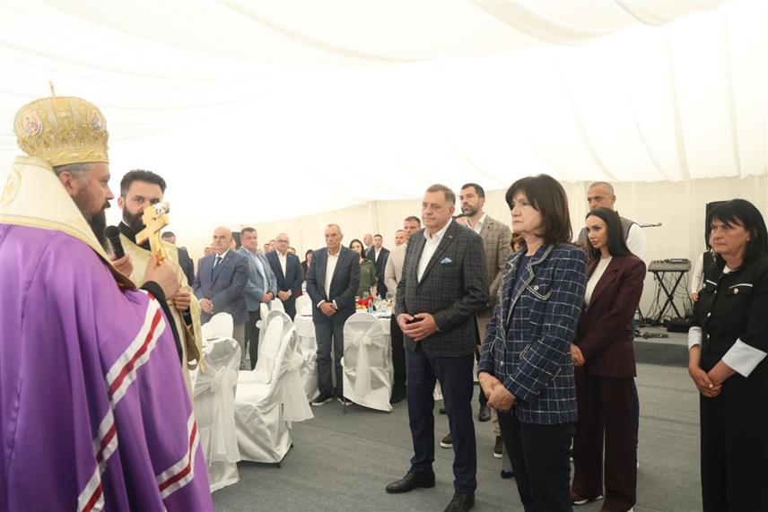 БАЊАЛУКА, 6. МАЈА /СРНА/ - Предсједник Републике Српске Милорад Додик прославља данас породичну крсну славу Ђурђевдан, у духу српске традиције и како то налаже хришћанска вјера. /Фото - Борислав Здриња/