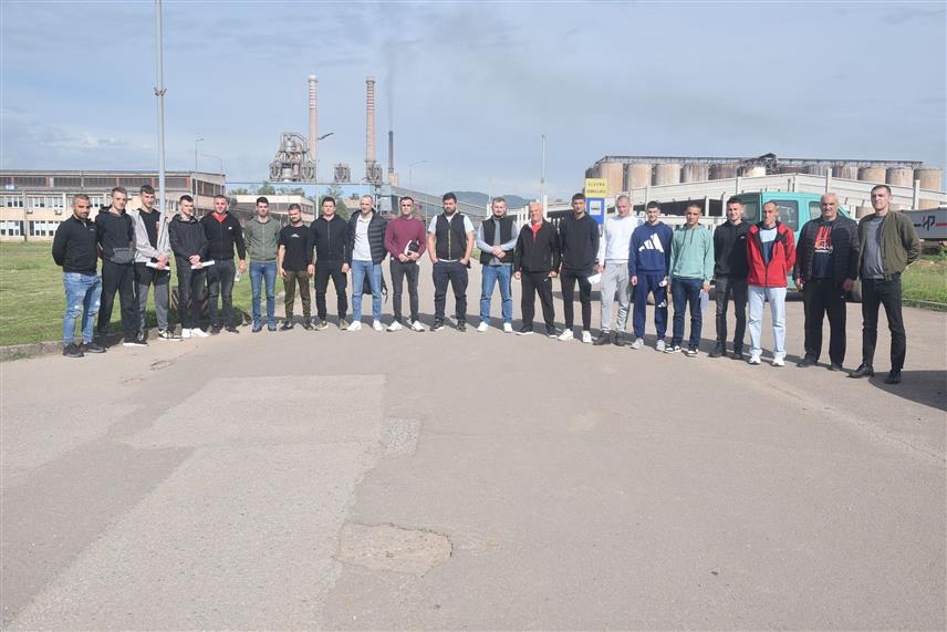 ЗВОРНИК, 6. МАЈА /СРНА/ - Компанија "Нова Алумина" из Зворника примила је у радни однос 21 радника, који су углавном ангажовани у непосредном процесу производње, за одржавања постројења и опреме, те у Служби грађевинске оперативе и хортикултуре, саопштено је данас из ове компаније.